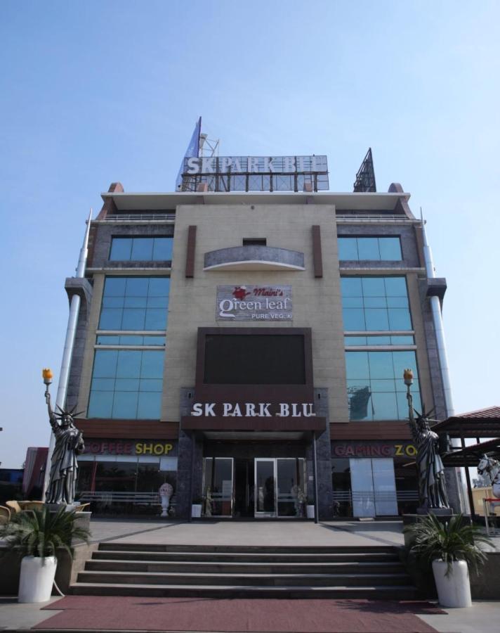 Sk Park Blu Hotel Сонипат Екстериор снимка