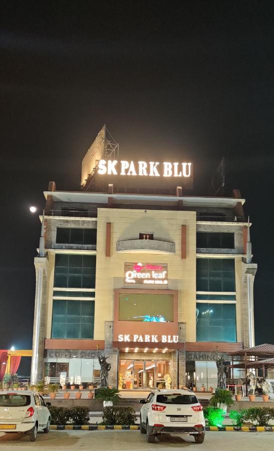 Sk Park Blu Hotel Сонипат Екстериор снимка