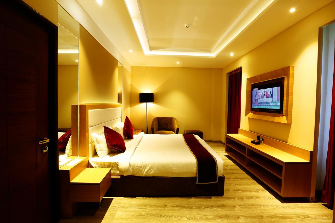 Sk Park Blu Hotel Сонипат Екстериор снимка