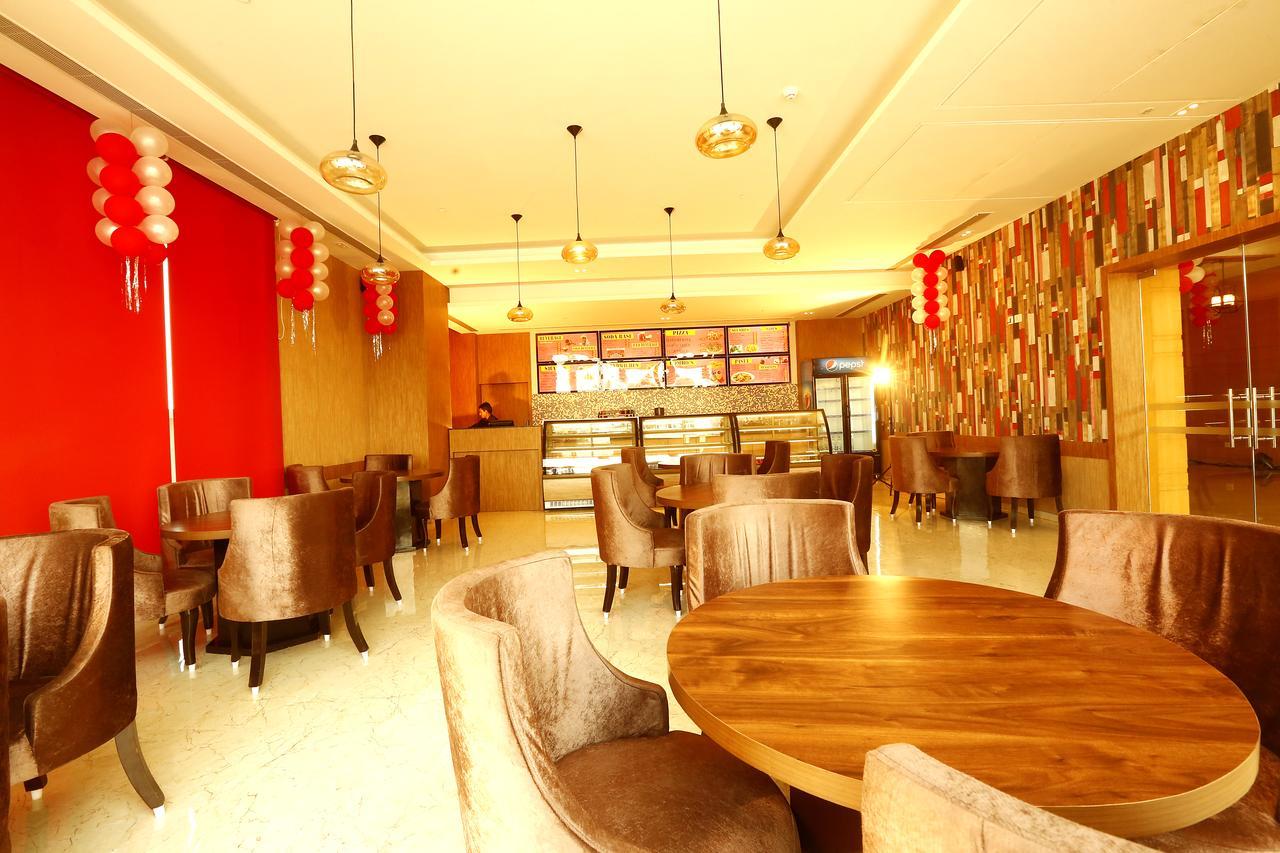 Sk Park Blu Hotel Сонипат Екстериор снимка