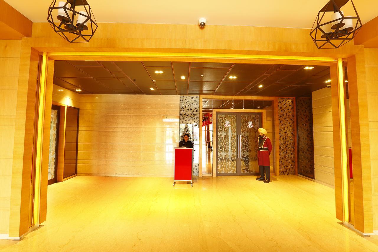 Sk Park Blu Hotel Сонипат Екстериор снимка